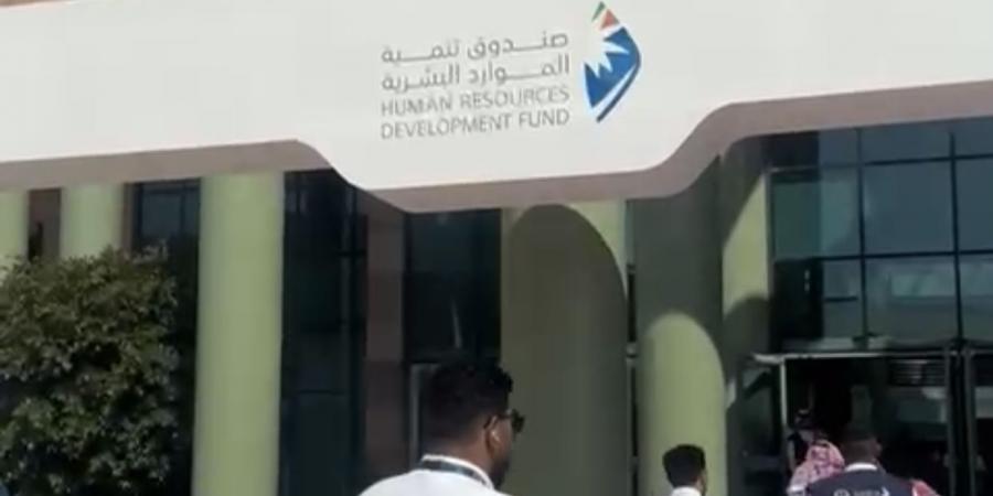 زوار لقاءات جازان يتعرفون في اليوم الثاني على مهن المستقبل والفرص الواعدة في قطاع الأعمال