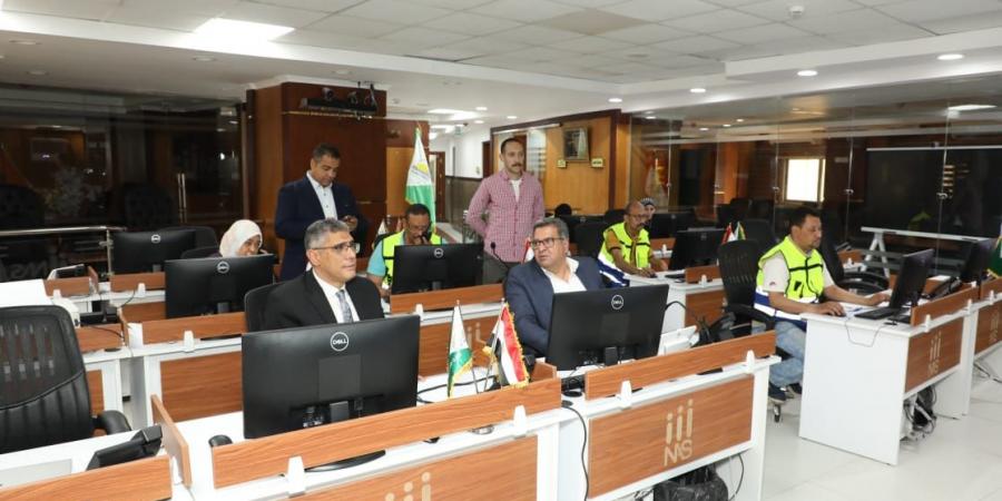 محافظ الجيزة يتابع الأحوال الجوية من مركز السيطرة