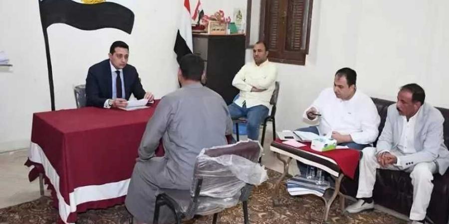نائب محافظ الفيوم يعقد لقاءً لخدمة المواطنين بقرية النصارية مركز إبشواى