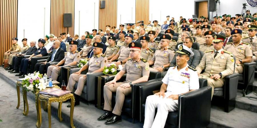 وزير الدفاع يشهد مناقشة البحث الرئيسى لمركز الدراسات الإستراتيجية