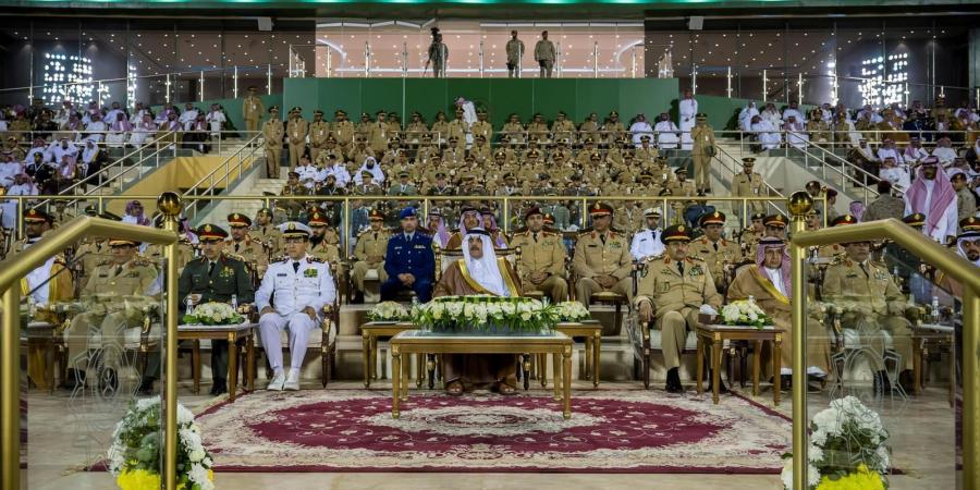 نائب وزير الدفاع يرعى حفل تخريج الدفعة ال83 من طلبة كلية الملك عبدالعزيز الحربية