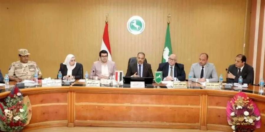 محافظ الشرقية يُشدد على إسراع الخطى في تنفيذ الخطة الاستثمارية وملفي التصالح وتقنين الأوضاع وتكثيف حملات النظافة