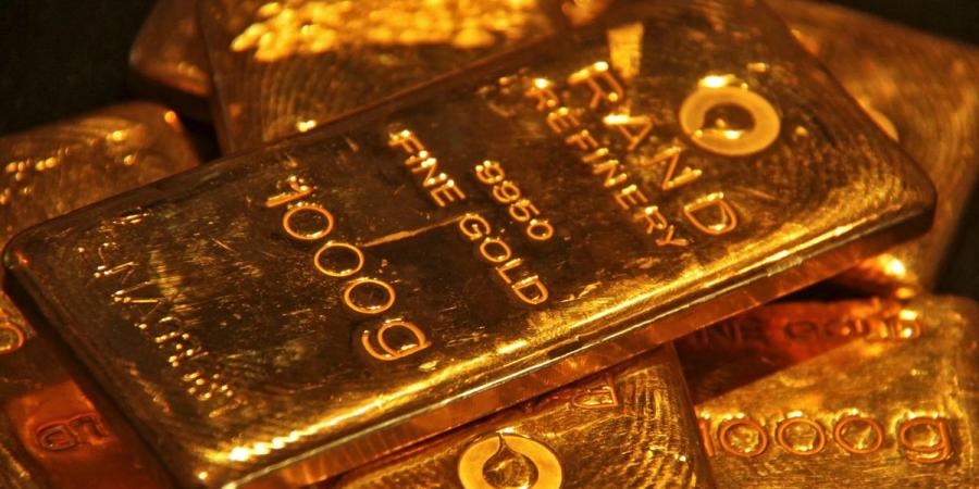 قوة الدولار تعمق خسائر الذهب