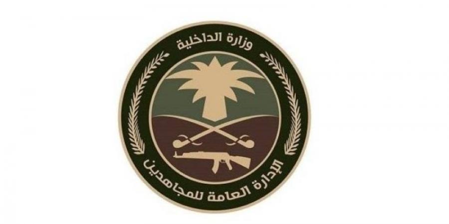 دوريات الإدارة العامة للمجاهدين بجازان تقبض على شخص لنقله 14 مخالفًا لنظام أمن الحدود