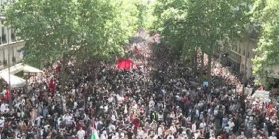 فرنسا | مدن فرنسية عدة تحيي عيد العمال بمسيرات حاشدة: أكثر من 300 ألف متظاهر واشتباكات