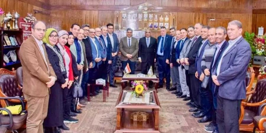 رئيس جامعة طنطا يعلن الحصول على وسام نجمة المستشفيات الجامعية من الطبقة الأولى