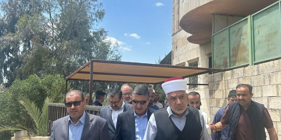 بالفيديو والصور ..  وزير الأوقاف يعزي بوفاة 4 أشقاء في حريق سكن مسجد في عمان
