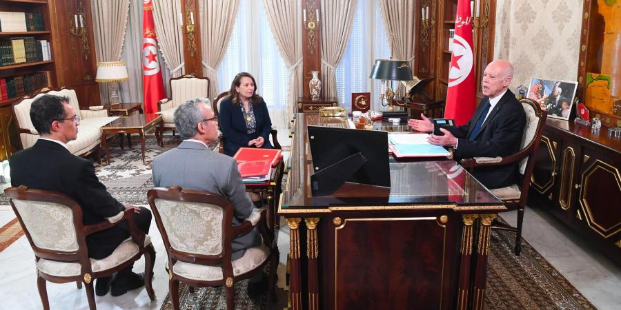 رئيس الجمهورية يسدى تعليماته بإيجاد حلول عاجلة للمنشآت التي زارها من بينها مطحنة الدهماني ومعمل البلاستيك بالمزونة