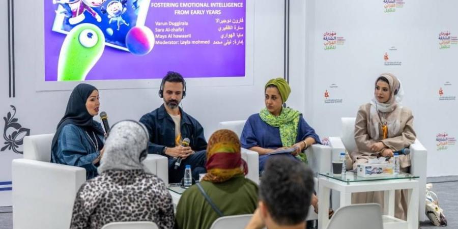متخصصون: الحوار والتفاعل مع الصغار يعززان ذكاءهم العاطفي