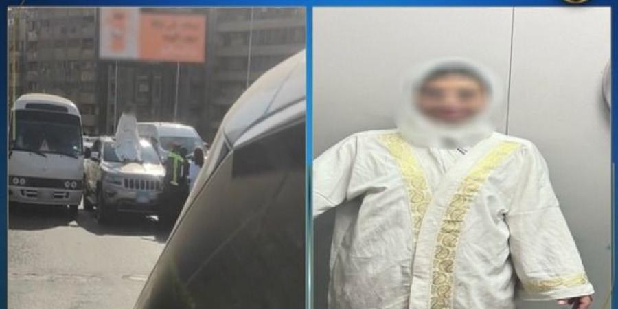 تفاصيل قيام فتاة بإعتلاء سيارة أعلى كوبرى أكتوبر بالقاهرة .. فيديو