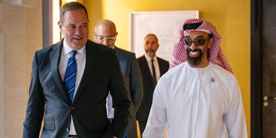 طحنون بن زايد يبحث مع رئيس «سيسكو» تعزيز الشراكة في الذكاء الاصطناعي