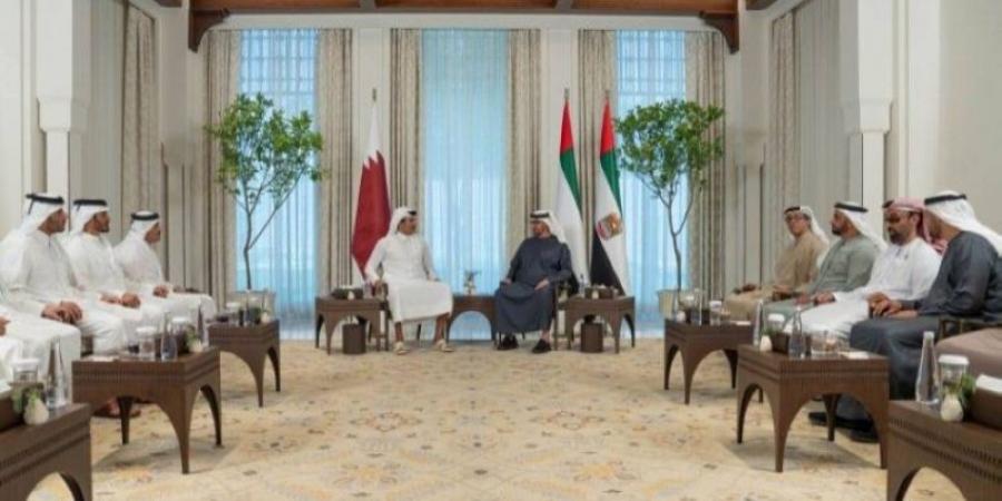 الرئيس الإماراتي يستقبل أمير قطر ويبحثان العلاقات الثنائية