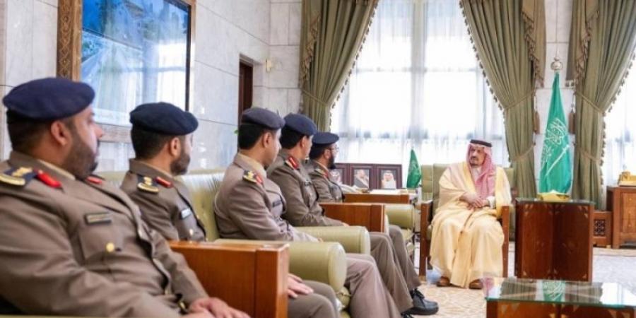 أمير الرياض يستقبل مدير مديرية الدفاع المدني بالمنطقة