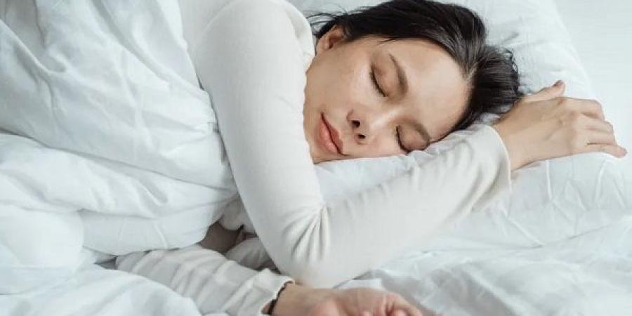 دراسة تكشف الرابط الخفي بين النوم وضغط الدم