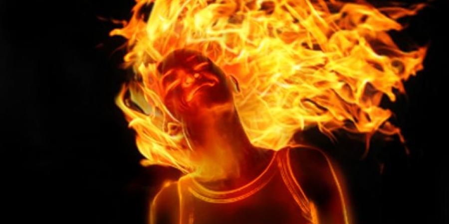 اشعل النيران في زوجته.. المشدد 29 عام لصاحب محل احذية بالخصوص