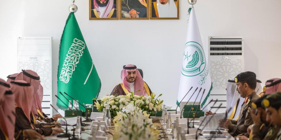 أمير الجوف يرأس اجتماع لجنة الحج العليا بالمنطقة لعام 1446 ه