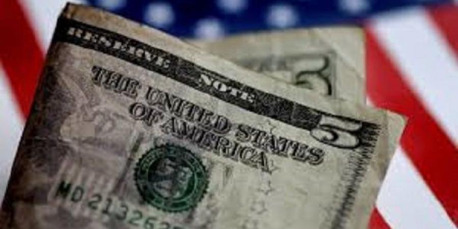 الدولار يتراجع والتايواني يحلق لأعلى مستوى في عامين