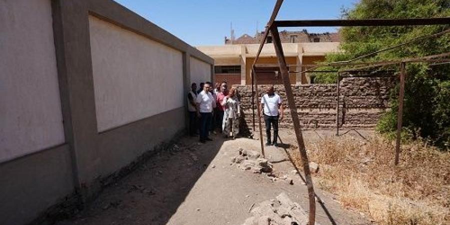 محافظ أسيوط ويوجه بإخلاء 11 جمعية أهلية غير مقننةببني محمديات
