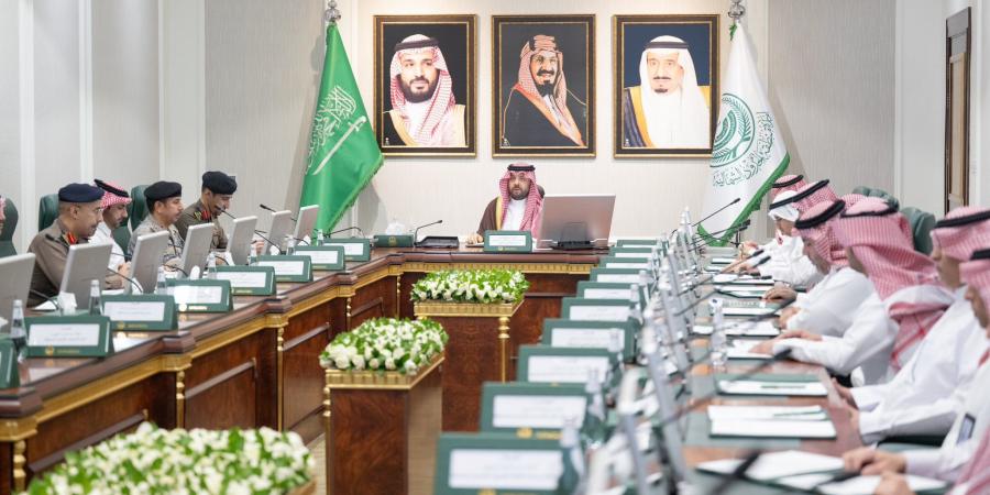 أمير الحدود الشمالية يترأس اجتماع لجنة الحج الرئيسة لعام 1446ه