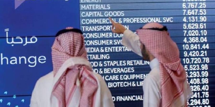 سوق الأسهم السعودية يستهل تعاملات جلسة الاثنين بتراجع هامشي
