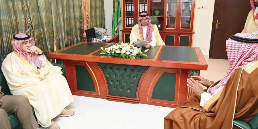 محافظ جدة يتفقد ذهبان ويلتقي الأهالي