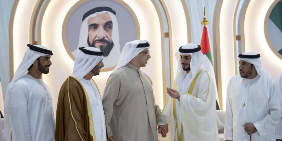 منصور بن زايد يحضر أفراح الفلاحي والمزروعي