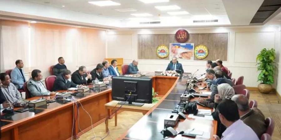 سكرتير محافظة مطروح يتابع تقنين أراضي أملاك الدولة
