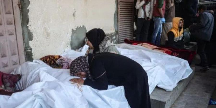 شهداء وجرحى في قصف إسرائيلي على منازل وخيام نازحين وسط وجنوب القطاع