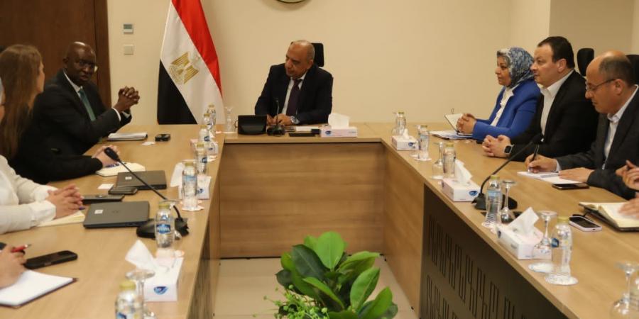 “الكهرباء” تبحث مع مؤسسة التمويل الدولية دعم مشروعات الطاقة المتجددة