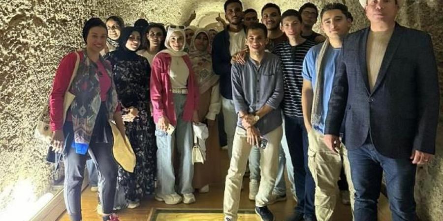 طلاب جامعة مطروح فى تدريب بمنطقتى آثار سقارة والمتحف المصرى