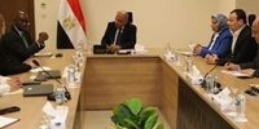 وزير الكهرباء والطاقة المتجددة يبحث مع وفد مؤسسة التمويل الدولية "iFC " سبل دعم وتعزيز التعاون المشترك فى مجال الطاقه المتجدده