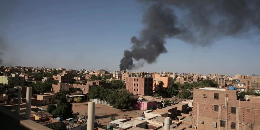 مسيّرة تضرب مستودعًا للمشتقات النفطية.. "الدعم السريع" تستهدف مواقع حيوية في بورتسودان