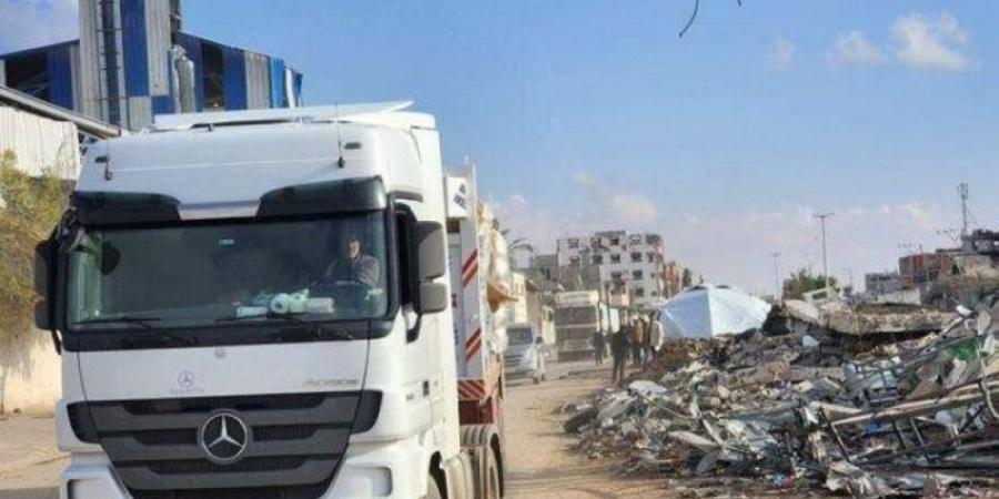 فلسطيني يبتكر موقدا يحرق كمية قليلة من الحطب للتغلب على مشكلة الغاز