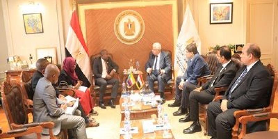 وزير التعليم العالي يستقبل وزير خارجية جمهورية القمر المتحدة