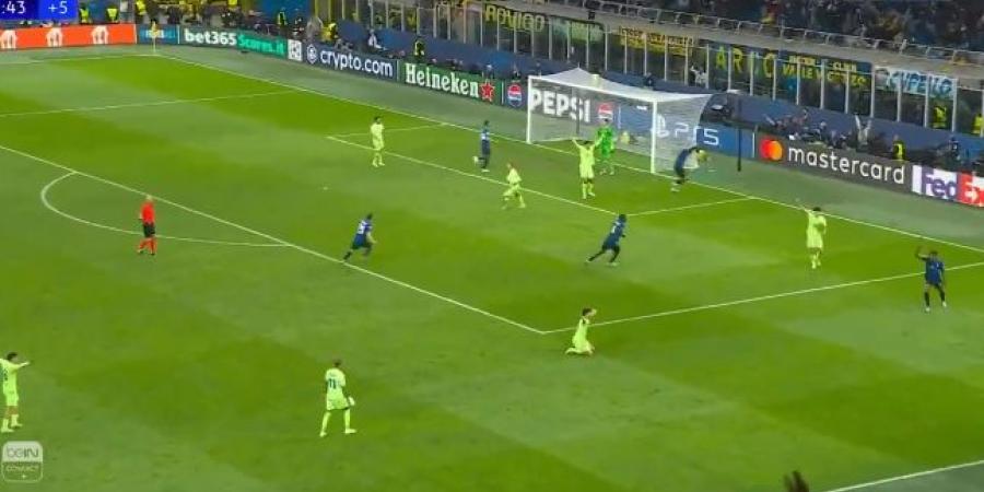 شاهد.. أتشيربي يدرك التعادل لـ إنتر ميلان ضد برشلونة