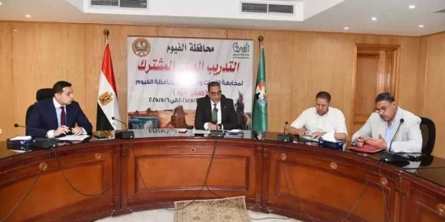 محافظ الفيوم يتابع موقف أراضي الدولة المستردة وآليات استغلالها بالشكل الأمثل