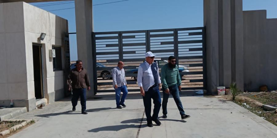 رئيس شركة مياه مطروح يتفقد عددا من المشروعات