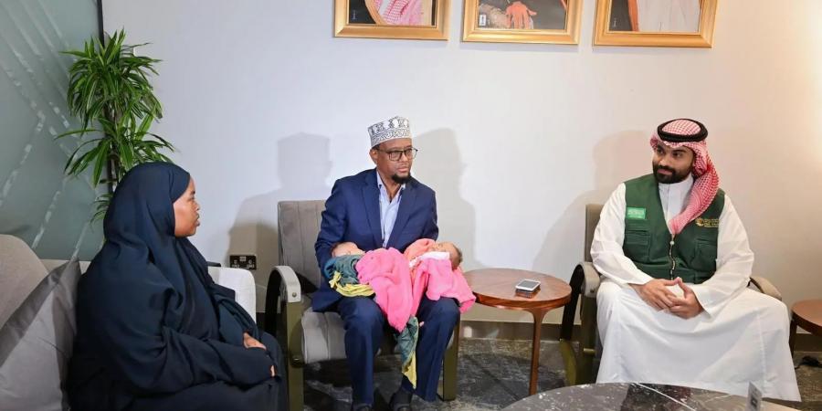 إنفاذًا لتوجيهات خادم الحرمين الشريفين وسمو ولي العهد.. وصول التوأم الملتصق الصومالي "رحمة ورملا" إلى الرياض