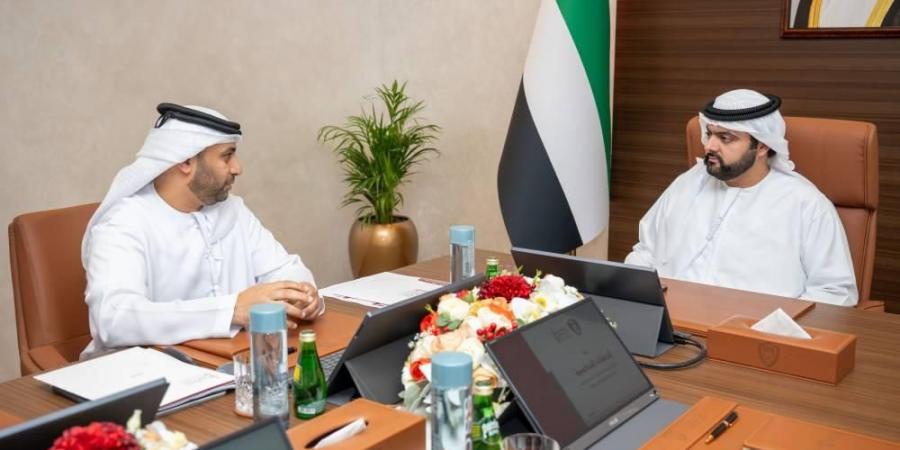 محمد بن حمد يطّلع على مبادرات «الفجيرة للتميّز الحكومي»