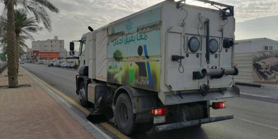 بقيق ترفع 69 ألف طنا من الأنقاض و51 ألف طنا من النفايات