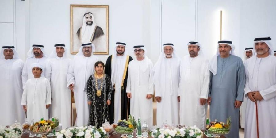 هزاع بن زايد يحضر حفل استقبال بمناسبة زفاف سعيد راشد النعيمي