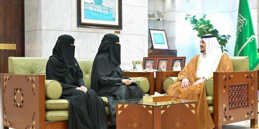 نائب أمير الرياض يطلع على بصمة تفاؤل