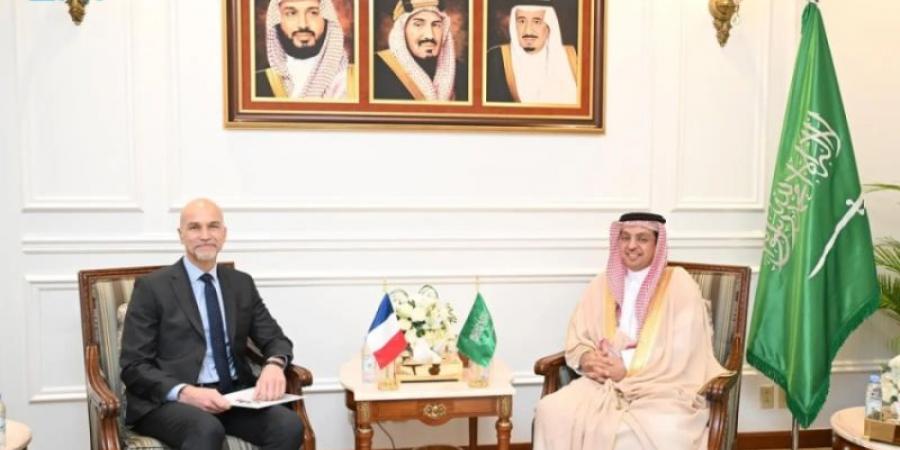 مدير عام فرع وزارة الخارجية بمنطقة مكة يستقبل القنصل العام الفرنسي