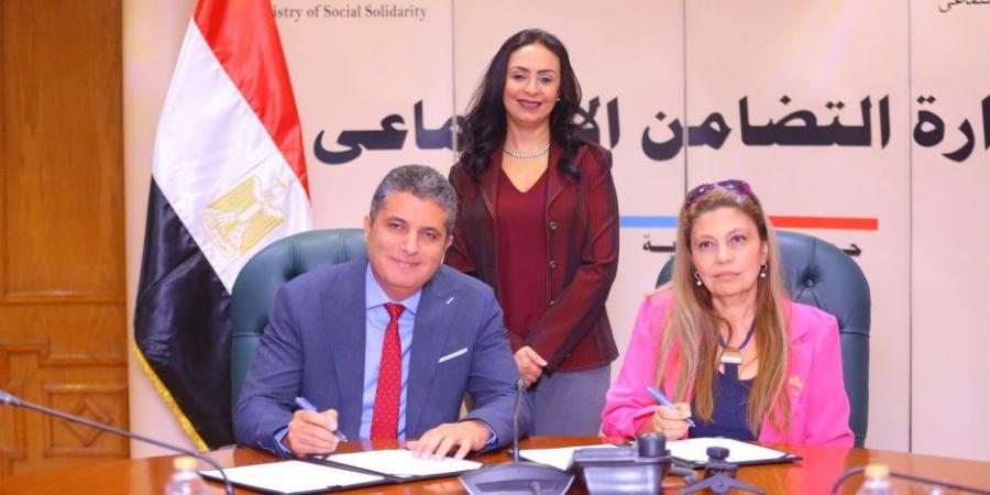 وزيرة التضامن تشهد توقيع بروتوكول تعاون بين برنامج " تكافل وكرامة" وصندوق دعم الصناعات الريفية والبيئية
