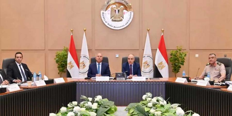 اللجنة العليا لتراخيص الشواطئ تعقد اجتماعا برئاسة وزيرى الري والصناعة والنقل