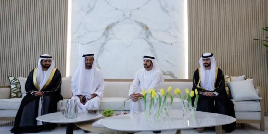 حمدان بن محمد يحضر أفراح المنصوري والمهيري