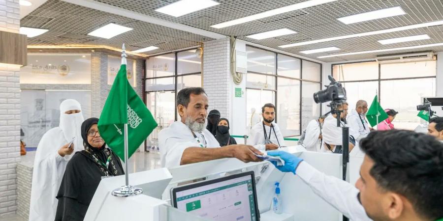 رحلة الحج الأولى لمدير مدرسة من دكا عبر "مبادرة طريق مكة"