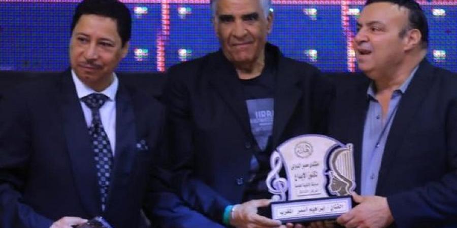 المطرب المغربي ابراهيم اسمر يفوز بالجائزة الثالثة فى المهرجان الدولى كنوز للابداع