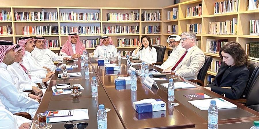 "البحوث والتواصل" يستضيف أكاديمياً روسيّاً لبحث التحولات الدولية