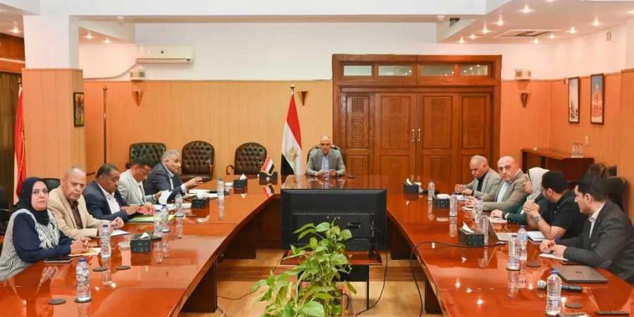 وزير الري يتابع  الوفاء بالاحتياجات المائية المتزايدة مع موجة الحرارة التي تشهدها البلاد حاليا